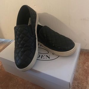 Steve Madden Ecentrcq slip in shows